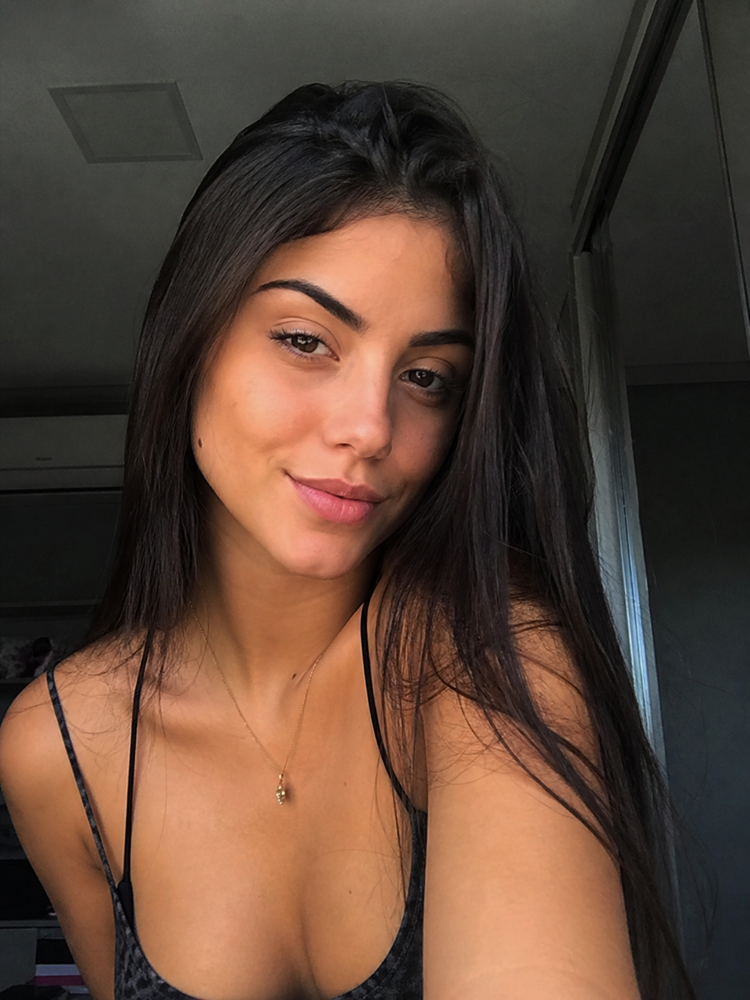 Ana, 27